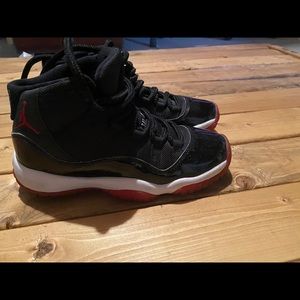Air Jordan 11 retro breds boys shoe
